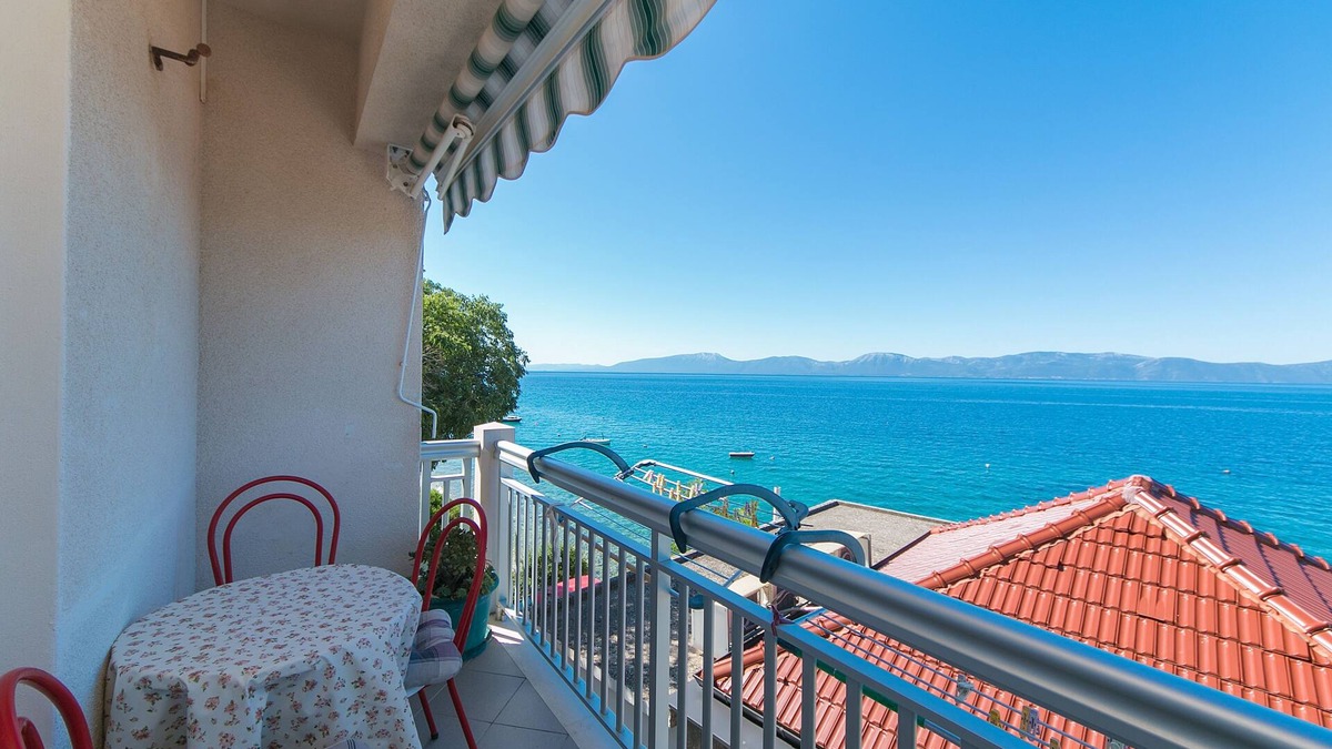 Brist Apartment | One bedroom apartment near beach Brist, Makarska (A-15714-c)