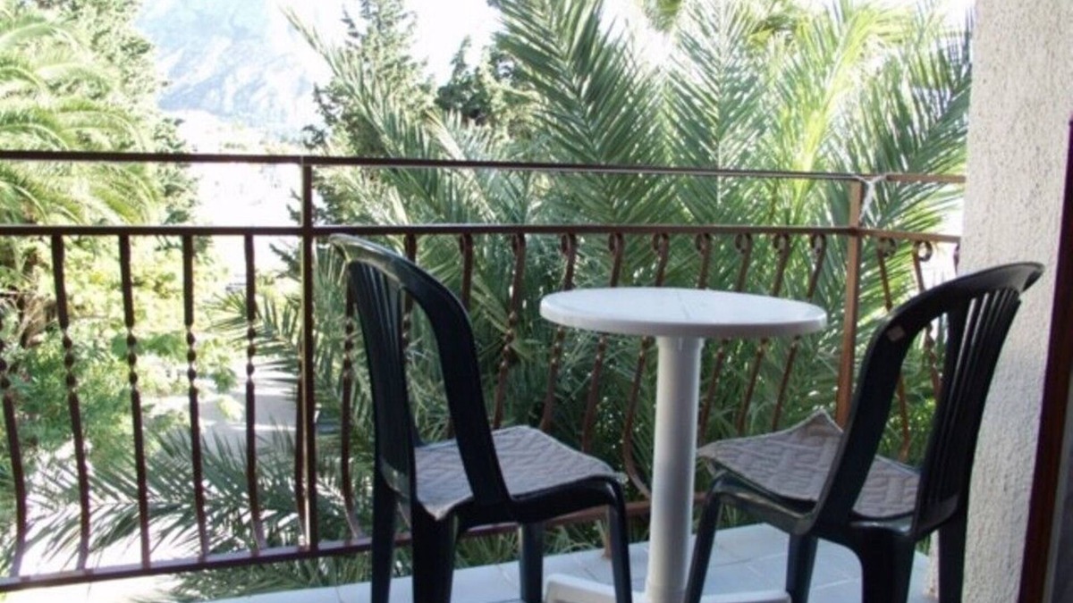 Brist Apartment | One bedroom apartment near beach Brist, Makarska (A-15465-c)