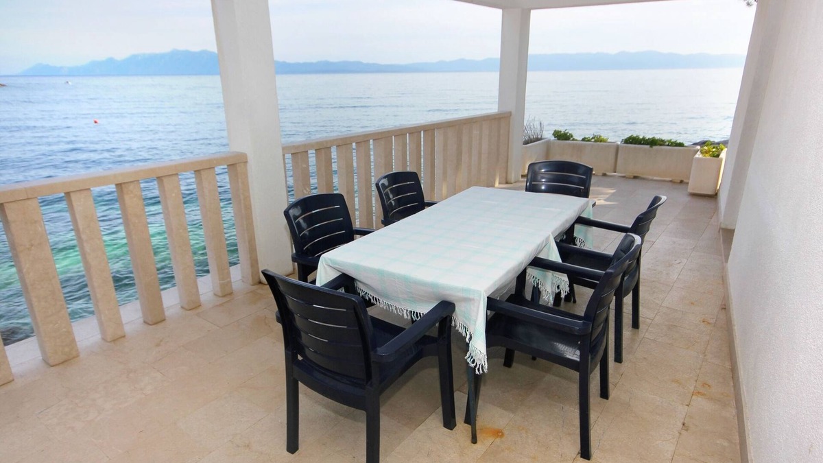 Gdinj Apartment | One bedroom apartment near beach Cove Tvrdni Dolac, Hvar (A-2997-b)