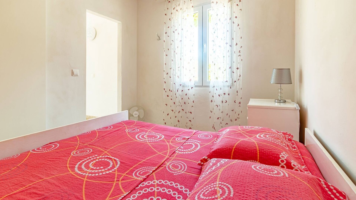 Pokrivenik Apartment | One bedroom apartment near beach Cove Pokrivenik, Hvar (A-4604-c)