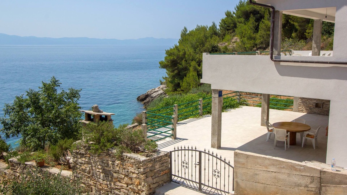 Gdinj Apartment | One bedroom apartment near beach Cove Rapak, Hvar (A-12779-a)