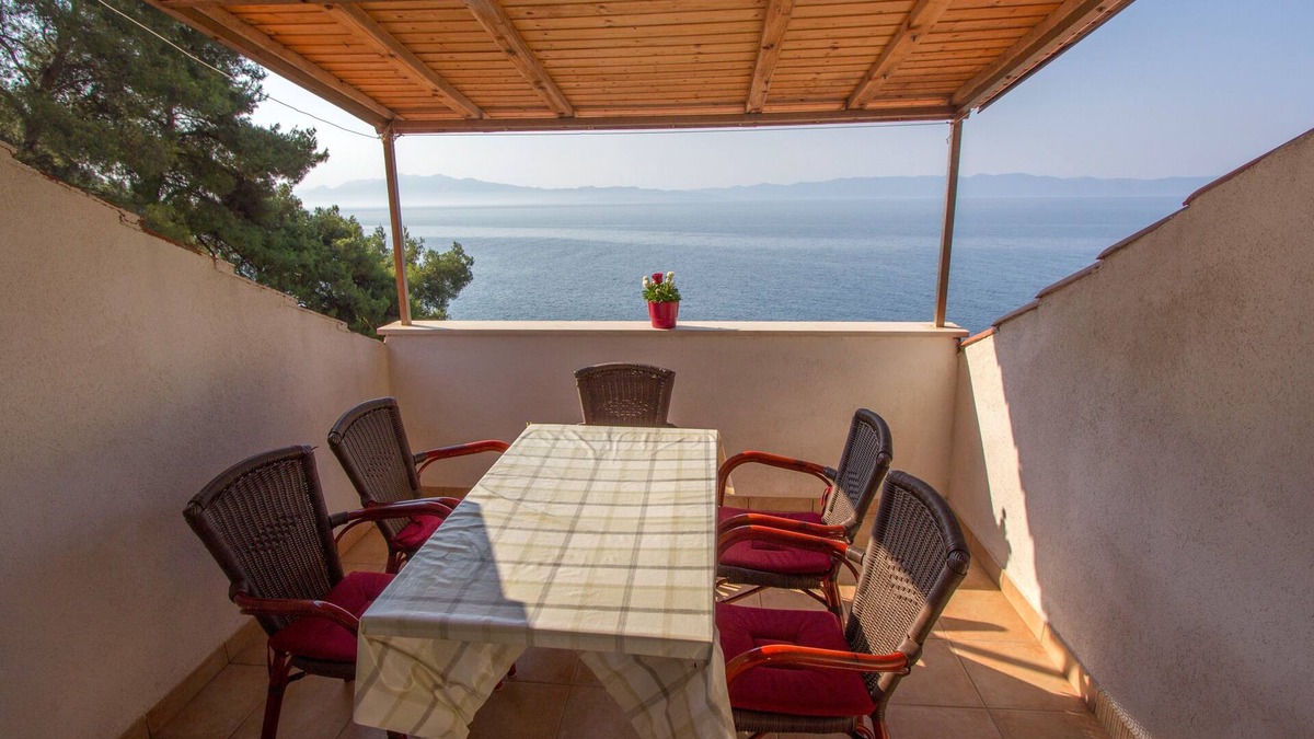 Gdinj Apartment | One bedroom apartment near beach Cove Rapak, Hvar (A-12779-d)