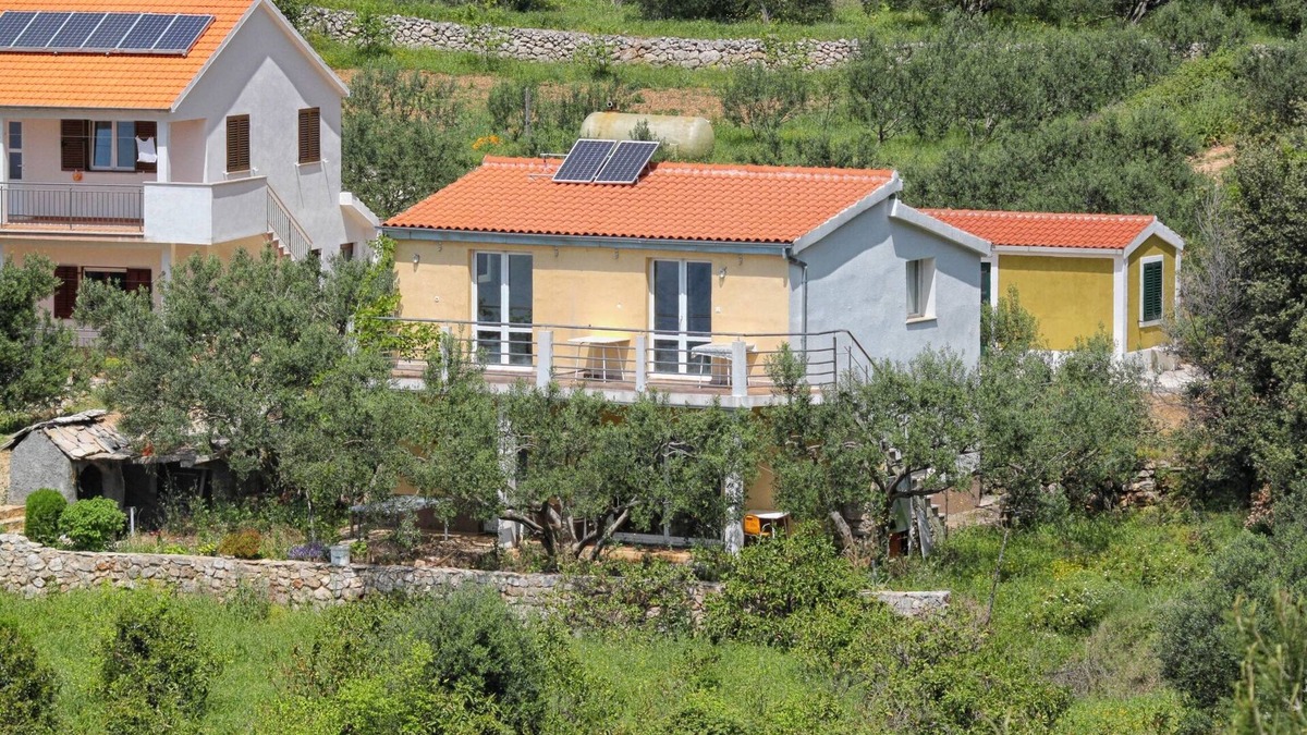 Gdinj Apartment | One bedroom apartment near beach Cove Skozanje, Hvar (A-14899-b)