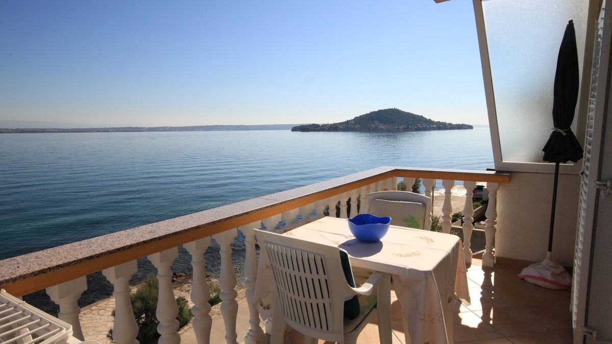 Preko Apartment | One bedroom apartment near beach Preko, Ugljan (A-8384-b)