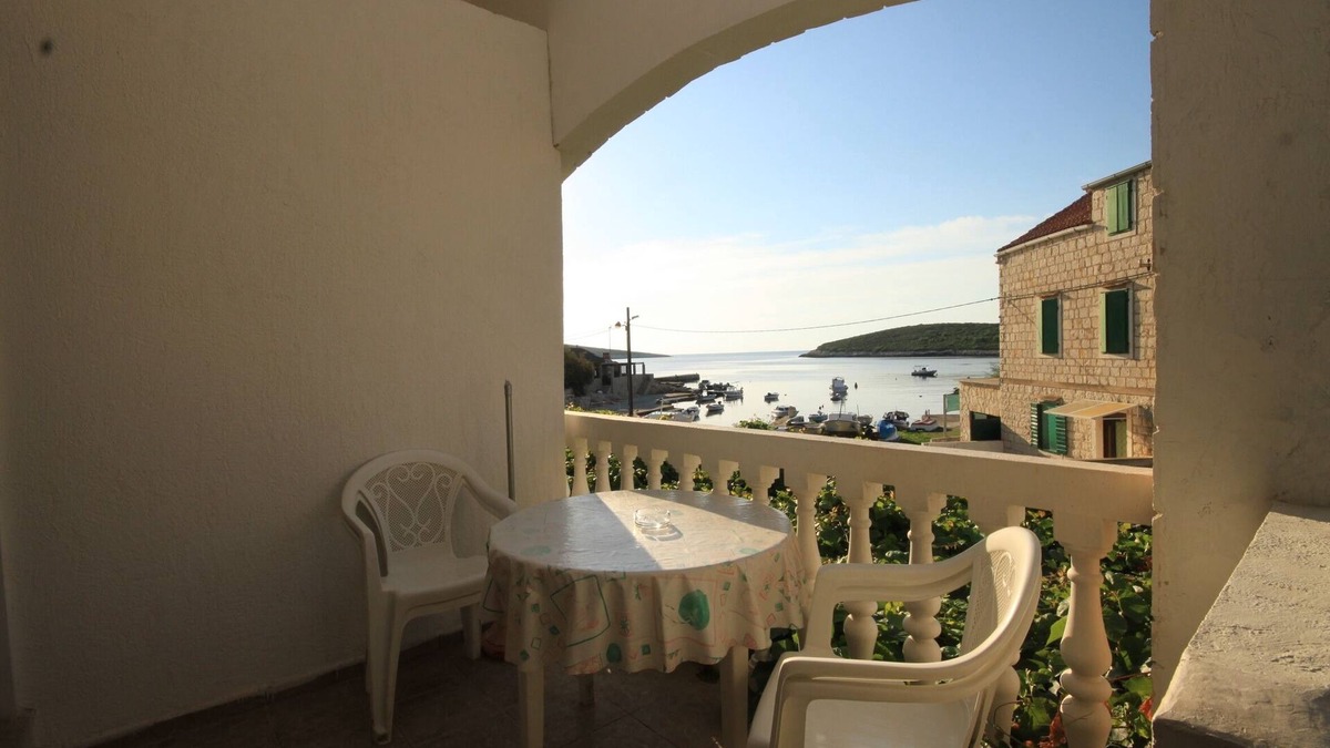Rukavac Apartment | One bedroom apartment near beach Rukavac, Vis (A-1154-a)