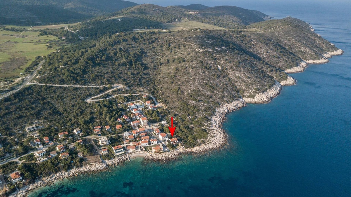 Milna Apartment | One bedroom apartment near beach Milna, Vis (A-8946-a)