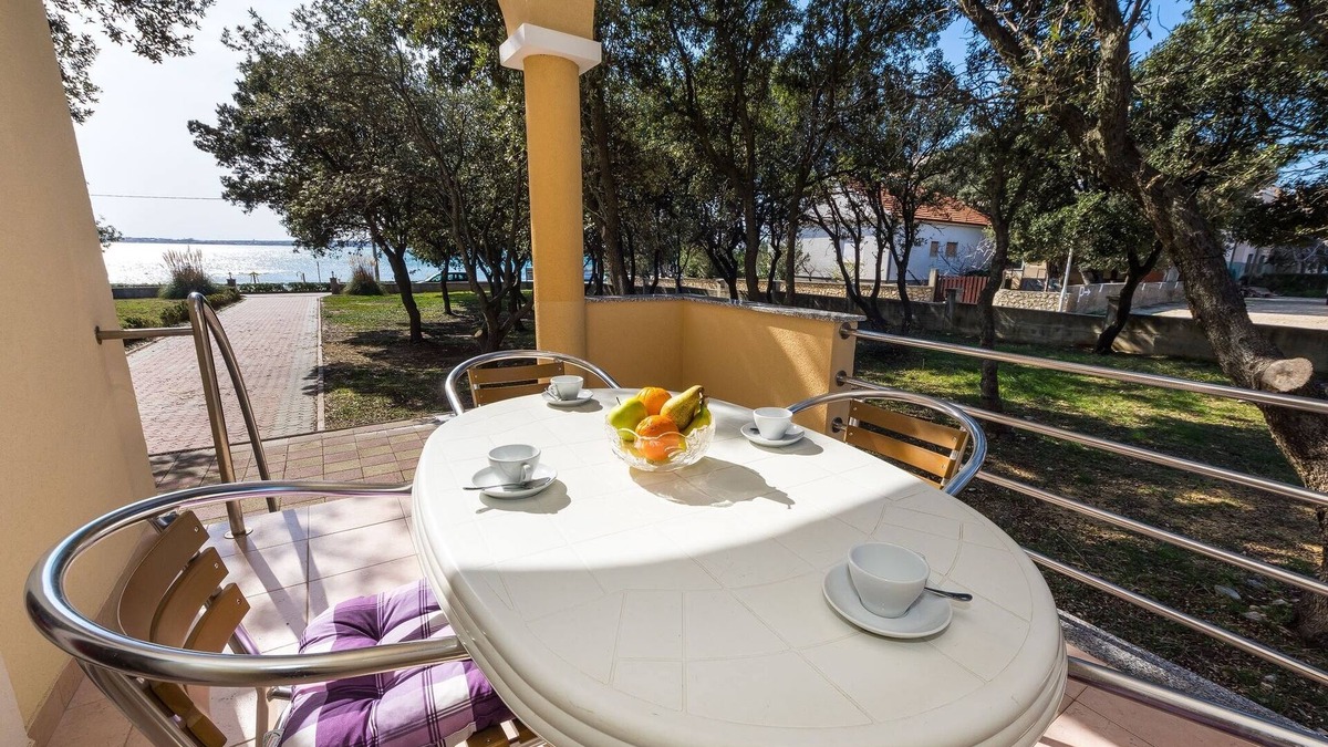 Vrsi Apartment | One bedroom apartment near beach Vrsi - Mulo, Zadar (A-5951-a)