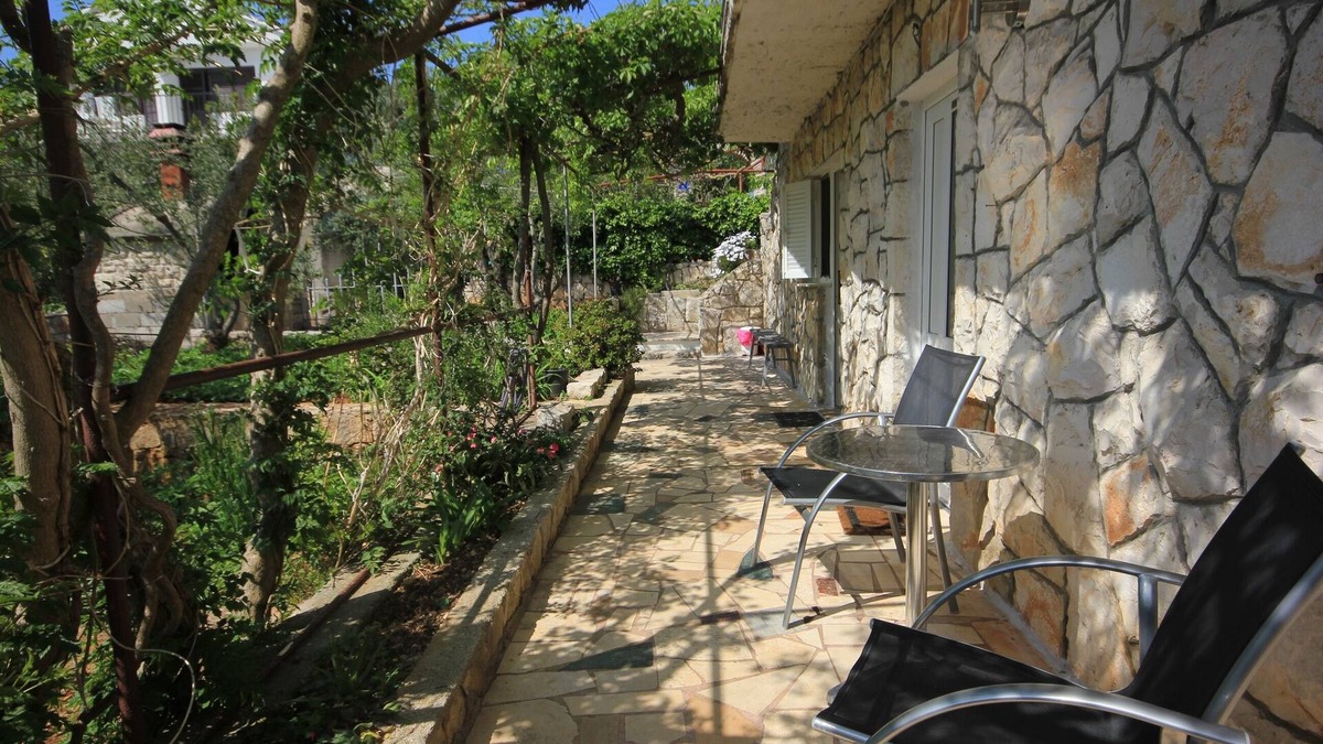Necujam Apartment | One bedroom apartment with terrace Nečujam, Šolta (A-8691-b)
