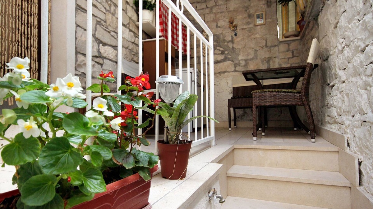 Pucisca Apartment | One bedroom apartment with air-conditioning Pučišća, Brač (A-770-a)
