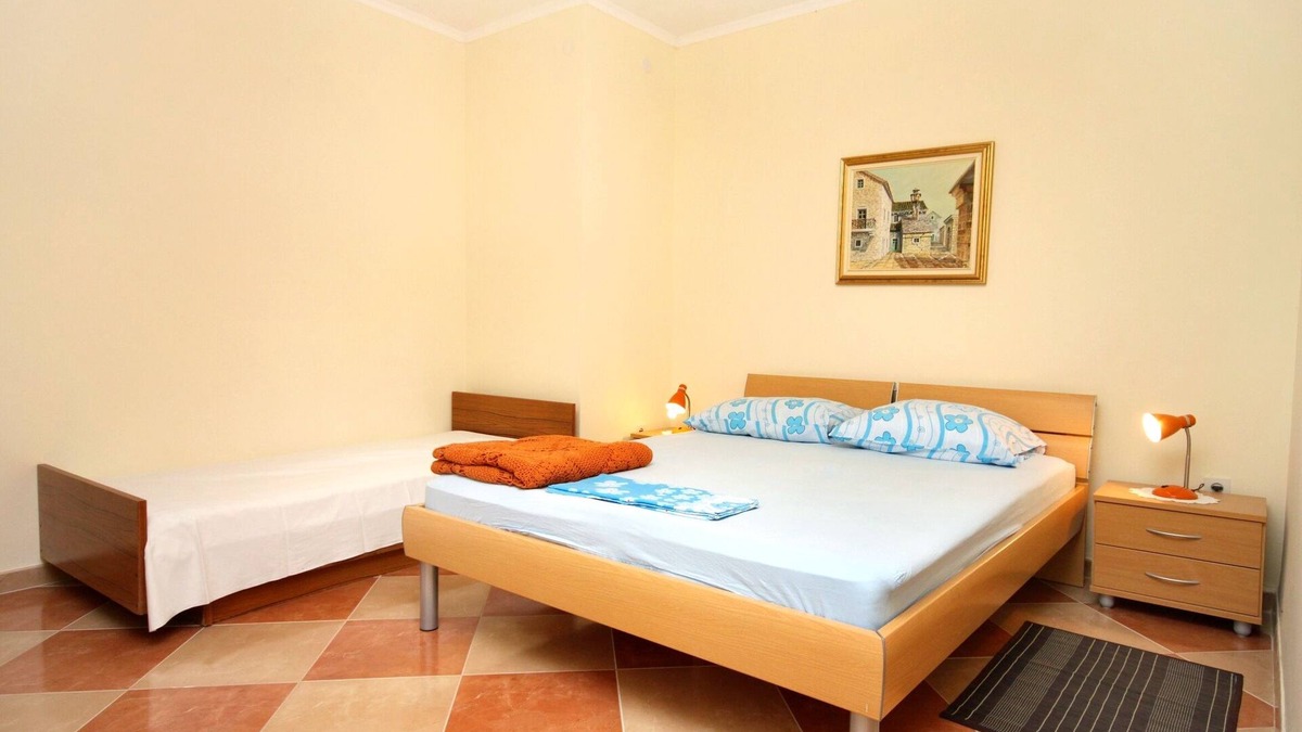 Sucuraj Apartment | One bedroom apartment with balcony Sućuraj, Hvar (A-6732-c)