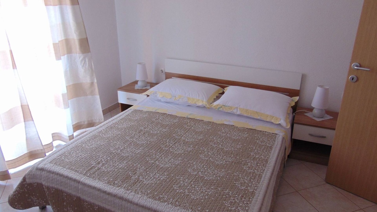 Sucuraj Apartment | One bedroom apartment with balcony Sućuraj, Hvar (A-11228-a)