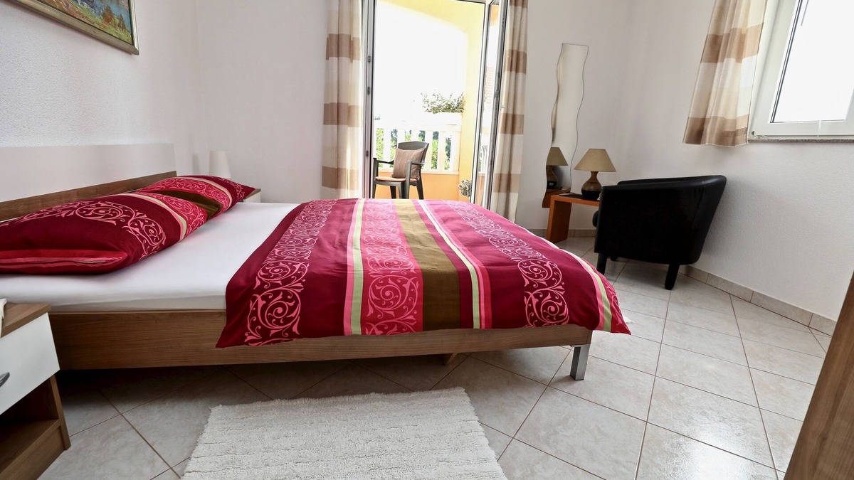 Sucuraj Apartment | One bedroom apartment with balcony Sućuraj, Hvar (A-11228-b)