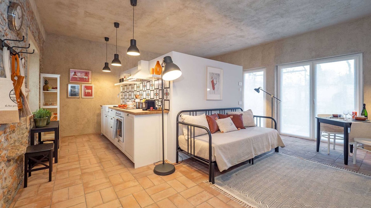 Cressa Apartment | One Bedroom Apartment with Garden in Farmhouse