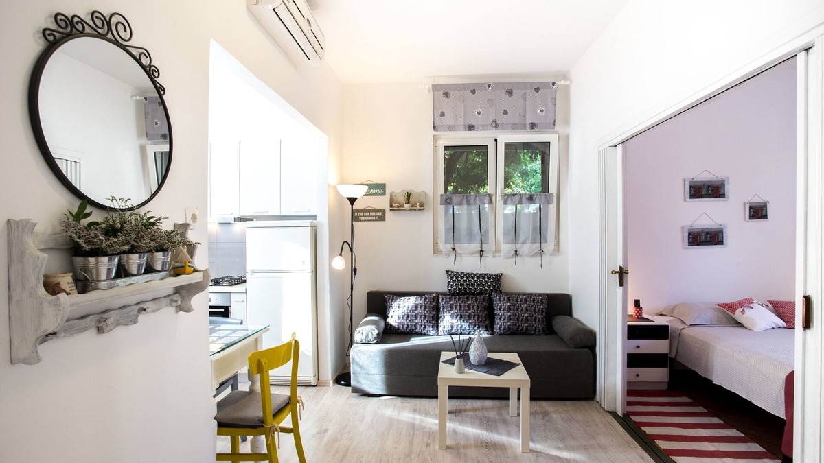 Komiza Apartment | One bedroom apartment with terrace Komiža, Vis (A-11671-a)