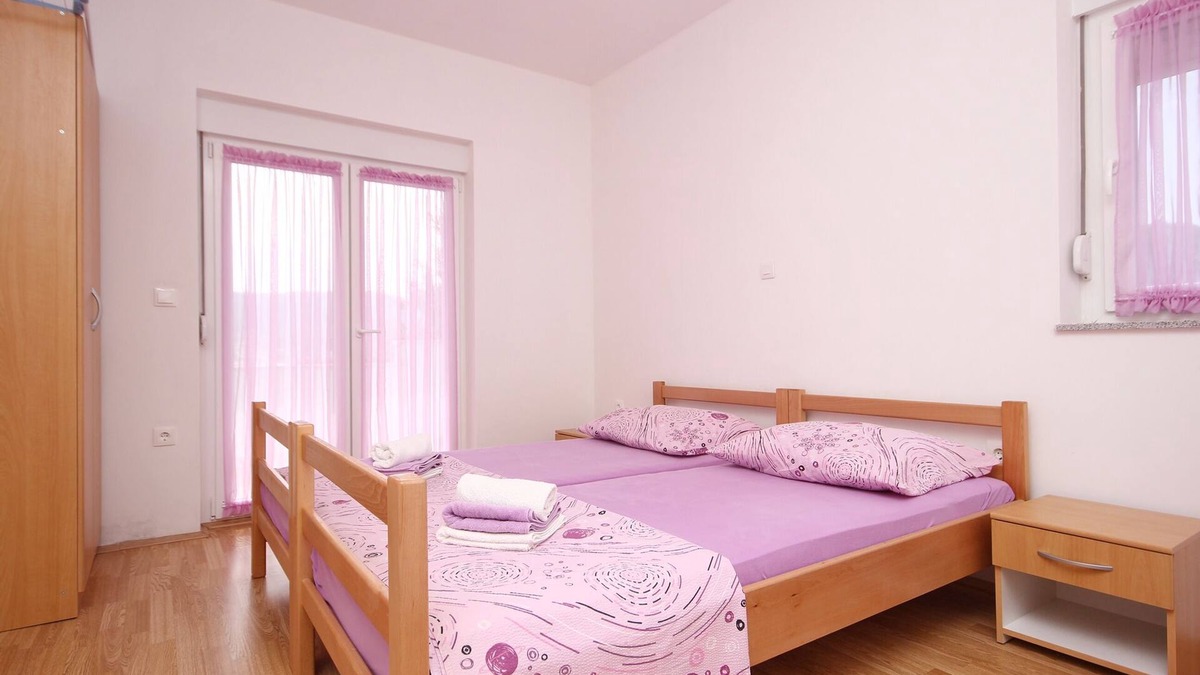 Poljica Apartment | One bedroom apartment with terrace and sea view Poljica, Trogir (A-10010-b)