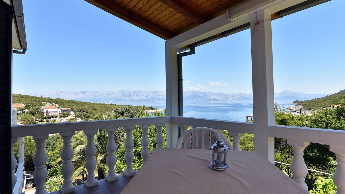 Pokrivenik Apartment | One bedroom apartment with terrace and sea view Cove Zarace (Gdinj), Hvar (A-4597-e)