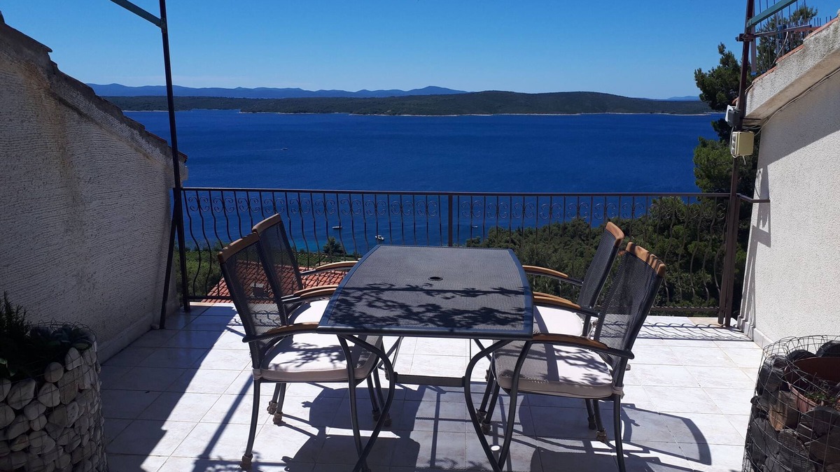 Zavala Apartment | One bedroom apartment with terrace and sea view Zavala, Hvar (A-8912-a)