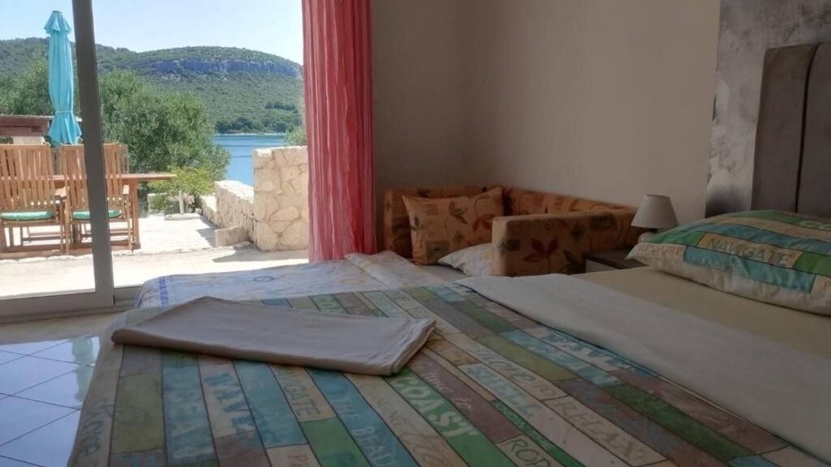 Municipality of Kali Apartment | One bedroom apartment with terrace and sea view Cove Mala Lamjana, Ugljan (A-22450-a)