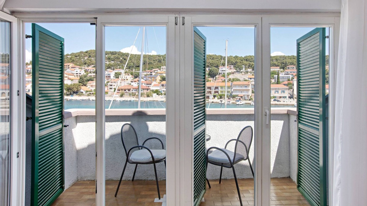 Tijesno Apartment | One bedroom apartment with balcony and sea view Tisno, Murter (A-815-a)