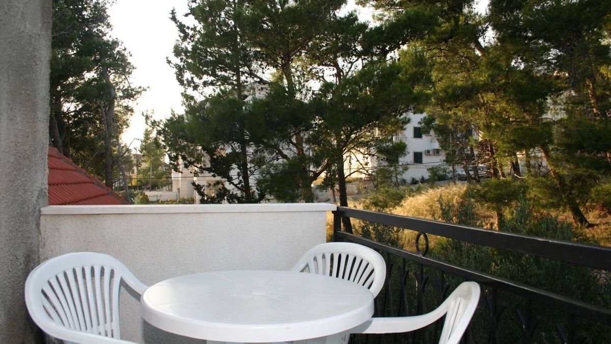 Bol Apartment | One bedroom apartment with balcony Bol, Brač (A-2884-a)