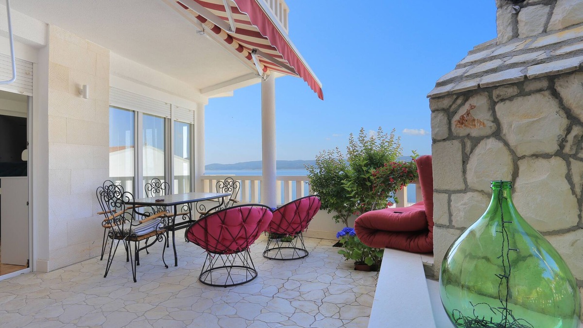 Lokva Rogoznica Apartment | One bedroom apartment with terrace and sea view Lokva Rogoznica, Omiš (A-13226-a)
