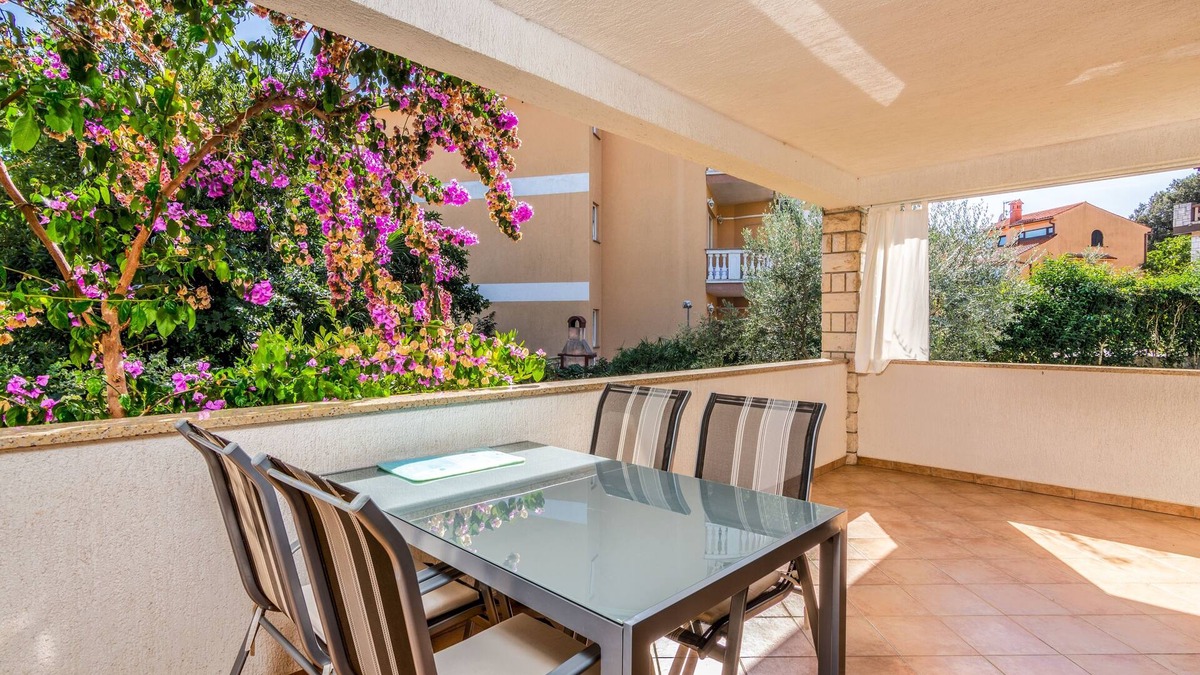 Pjescana Uvala Apartment | One bedroom apartment with terrace Pješčana Uvala, Pula (A-7349-b)