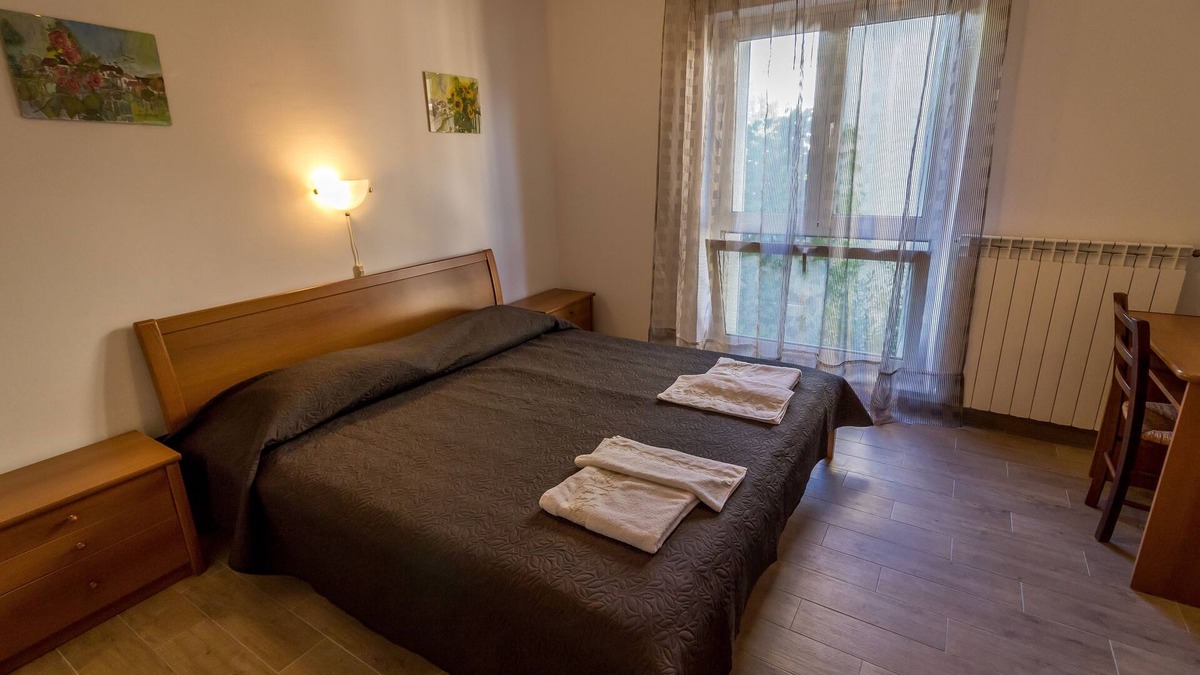 Rab Town Apartment | One bedroom apartment with balcony and sea view Supetarska Draga - Gornja, Rab (A-21380-a)