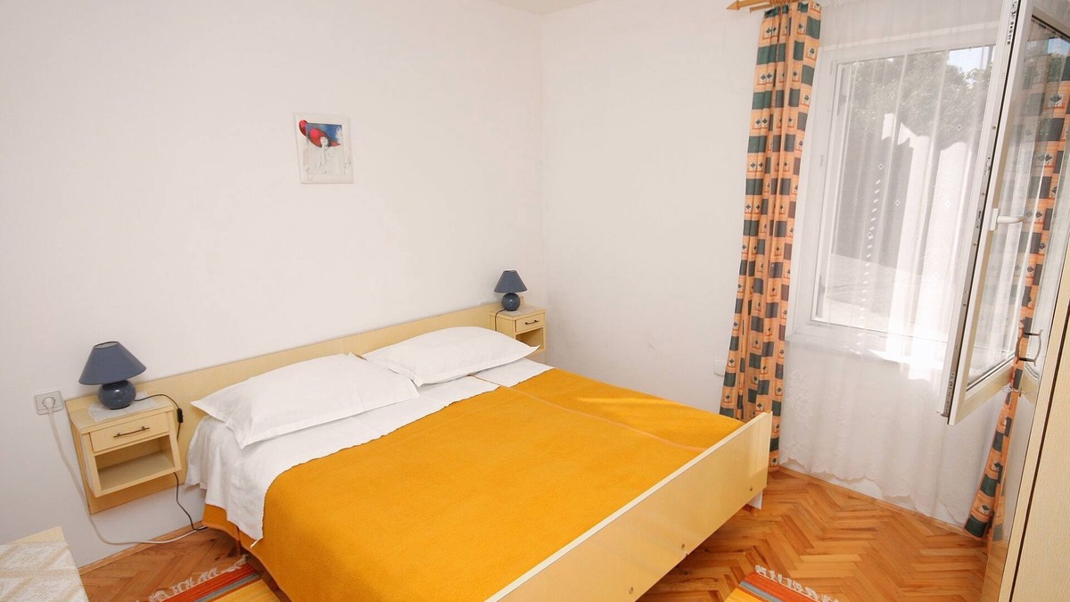 Rab Apartment | One bedroom apartment with terrace Banjol, Rab (A-4956-b)