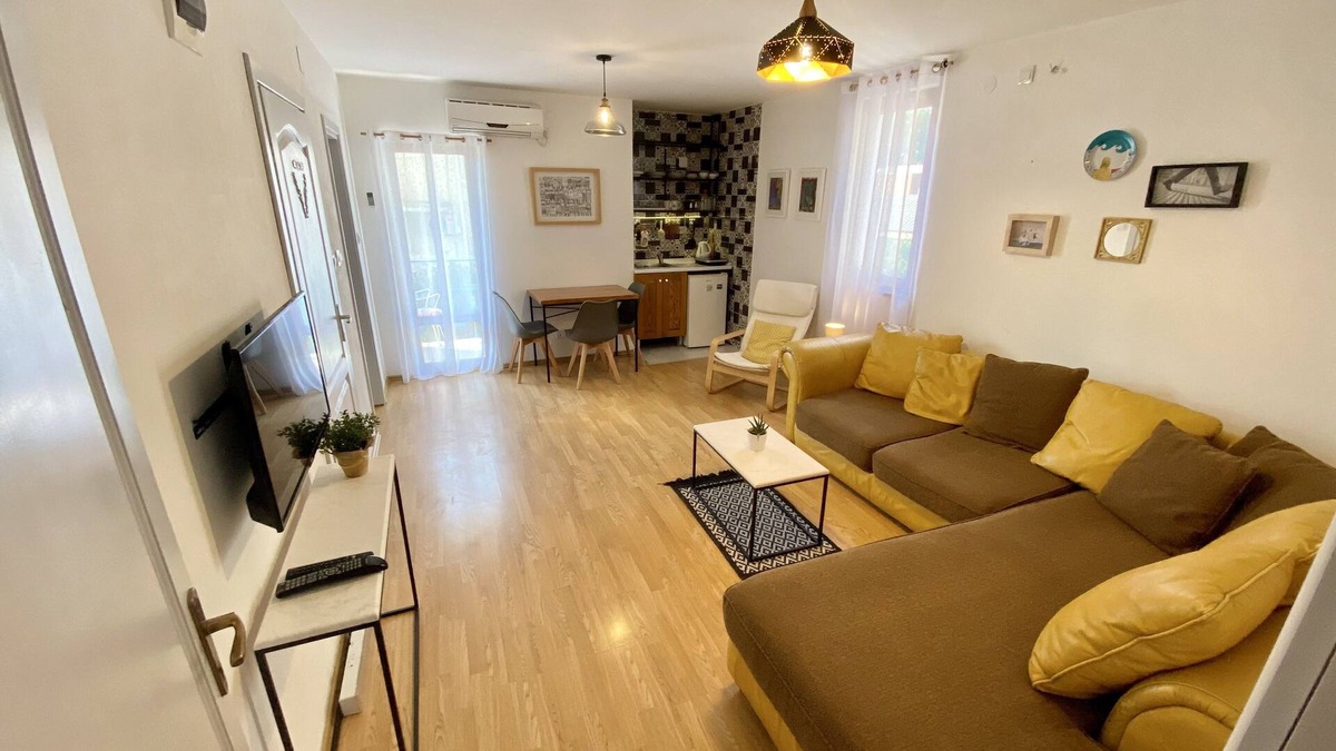 Bar Apartment | One-bedroom apartment with balcony