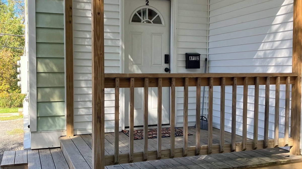 Barre Apartment | One bedroom Apt- Part of a triplex in Barre Vermont! Great Price!