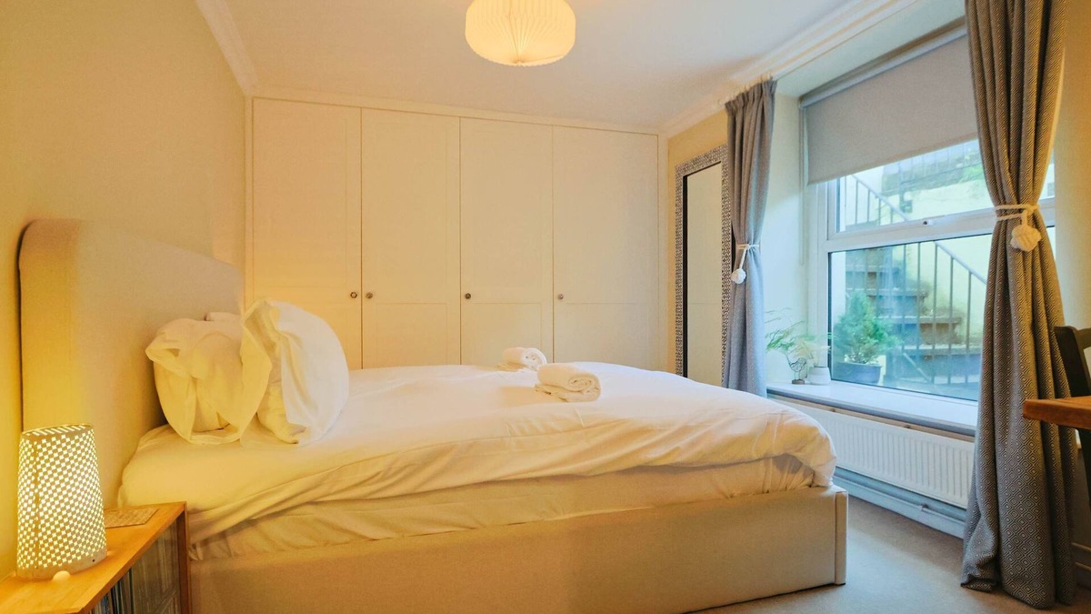 Southville Apartment | One bedroom basement flat in Coronation road