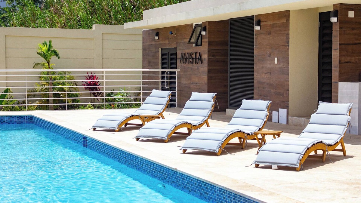 Mandeville Apartment | one bedroom Condo- Heated Pool-Fitness Center- 24 HR gated!