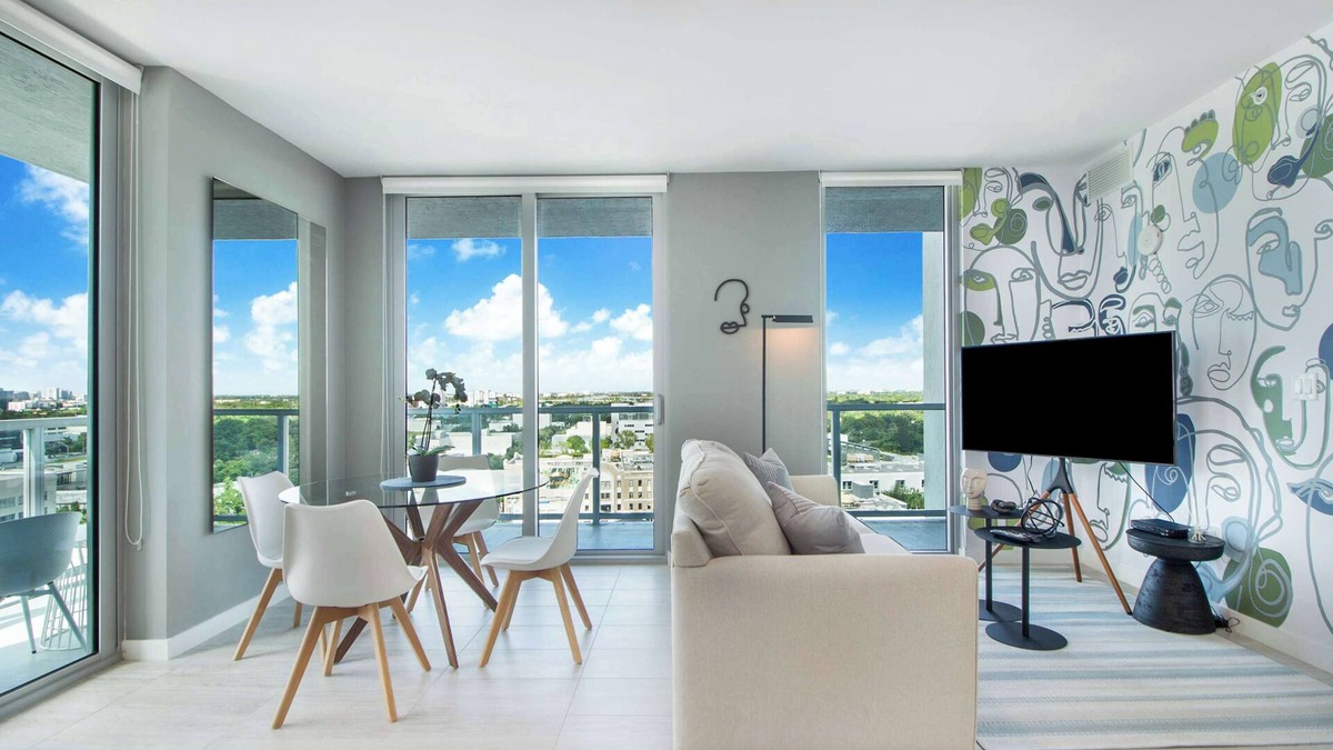 Northeast Miami Condo | One Bedroom Condo King Bed With City Views
