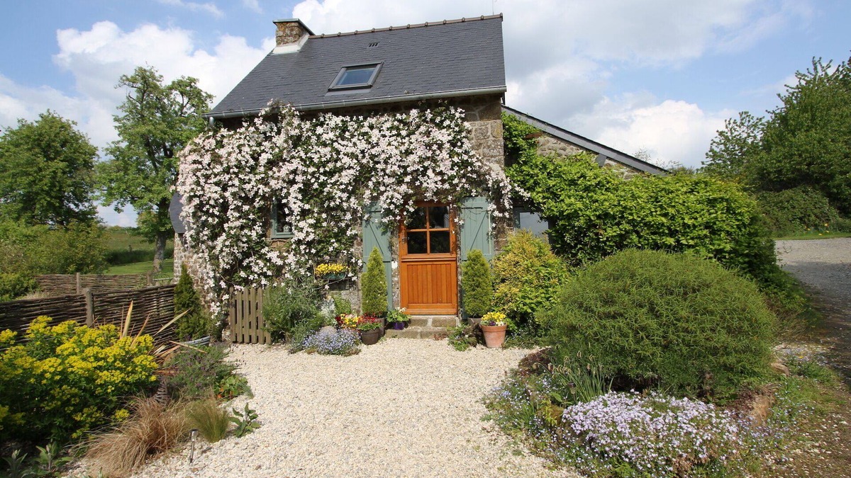 Chantrigne Cottage | One Bedroom Converted Bread Oven - Perfect for two, read our guest reviews!