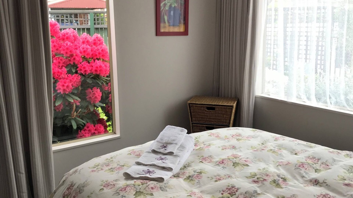 Invercargill Cottage | One Bedroom Cottage, Central to CBD, Park, Airport