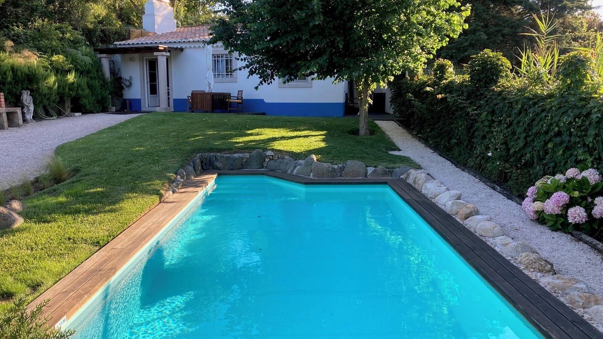Almocageme Cottage | One bedroom cottage with pool set in tranquil settings.