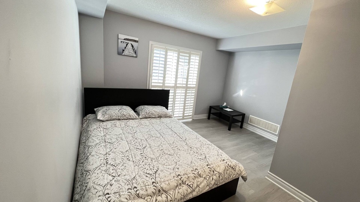 Meadowvale Village House | One bedroom ensuite toilet on main level & kitchen, living, bathroom lower level