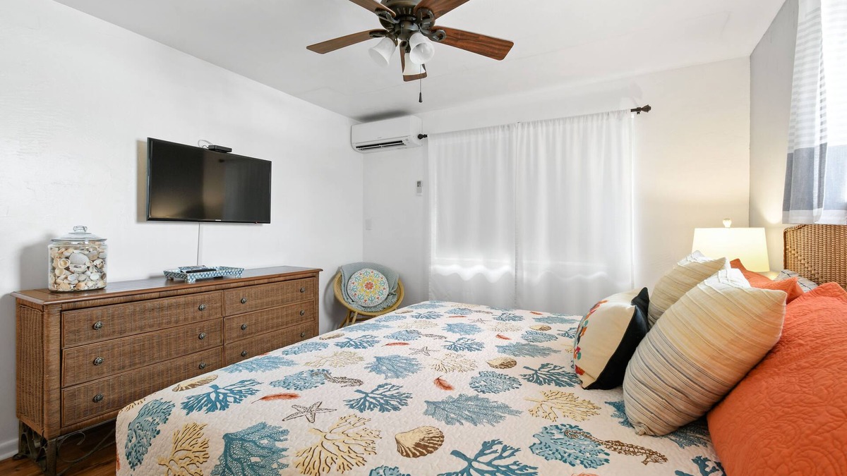 Palm Beach Shores Apartment | one bedroom furnished apartment by beach