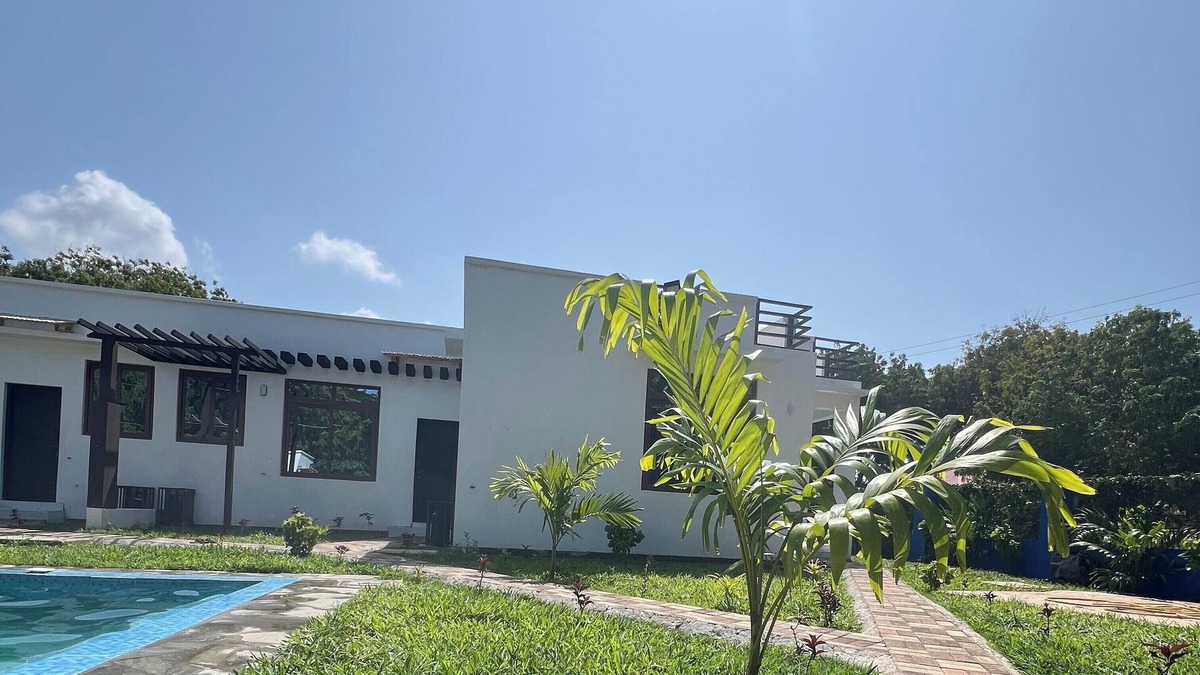 Gede Resort | One-Bedroom Hideaway – A Cozy Retreat Within Walking Distance to Kilifi Beach