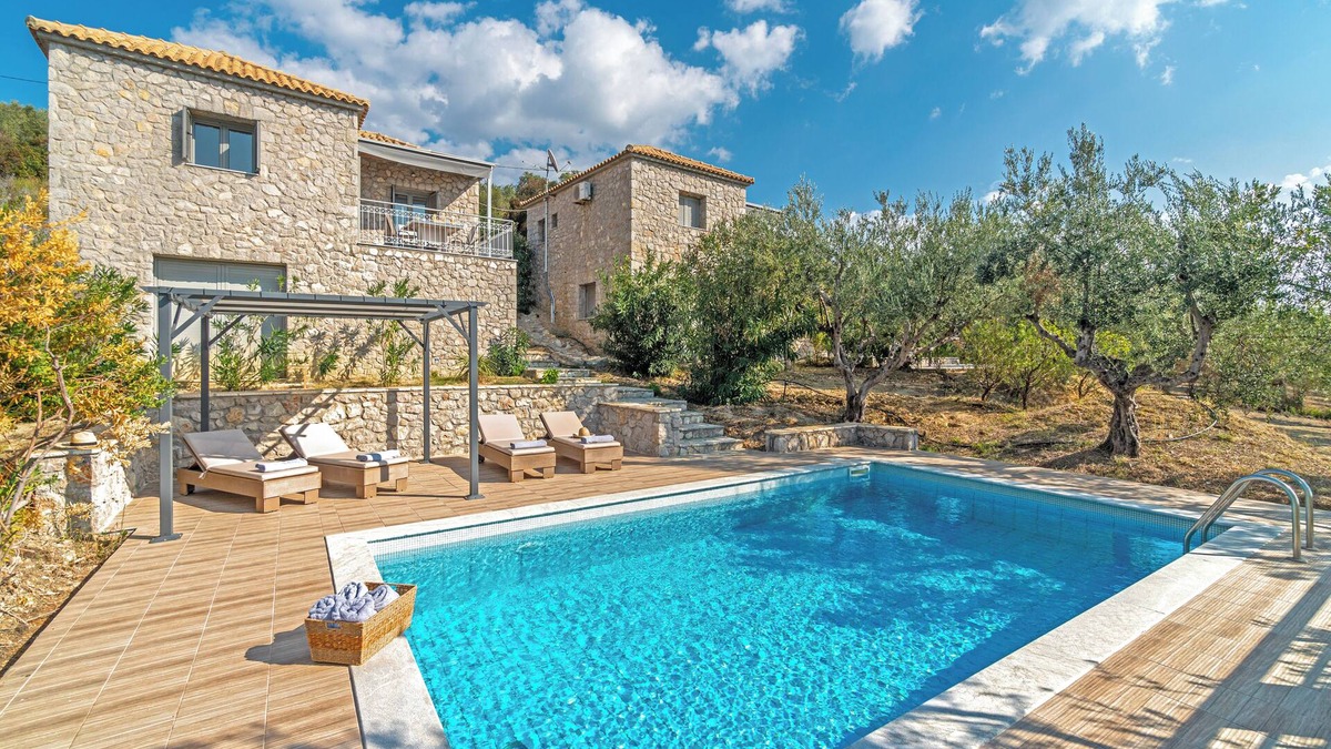 Gialova House | One bedroom holiday house with private pool