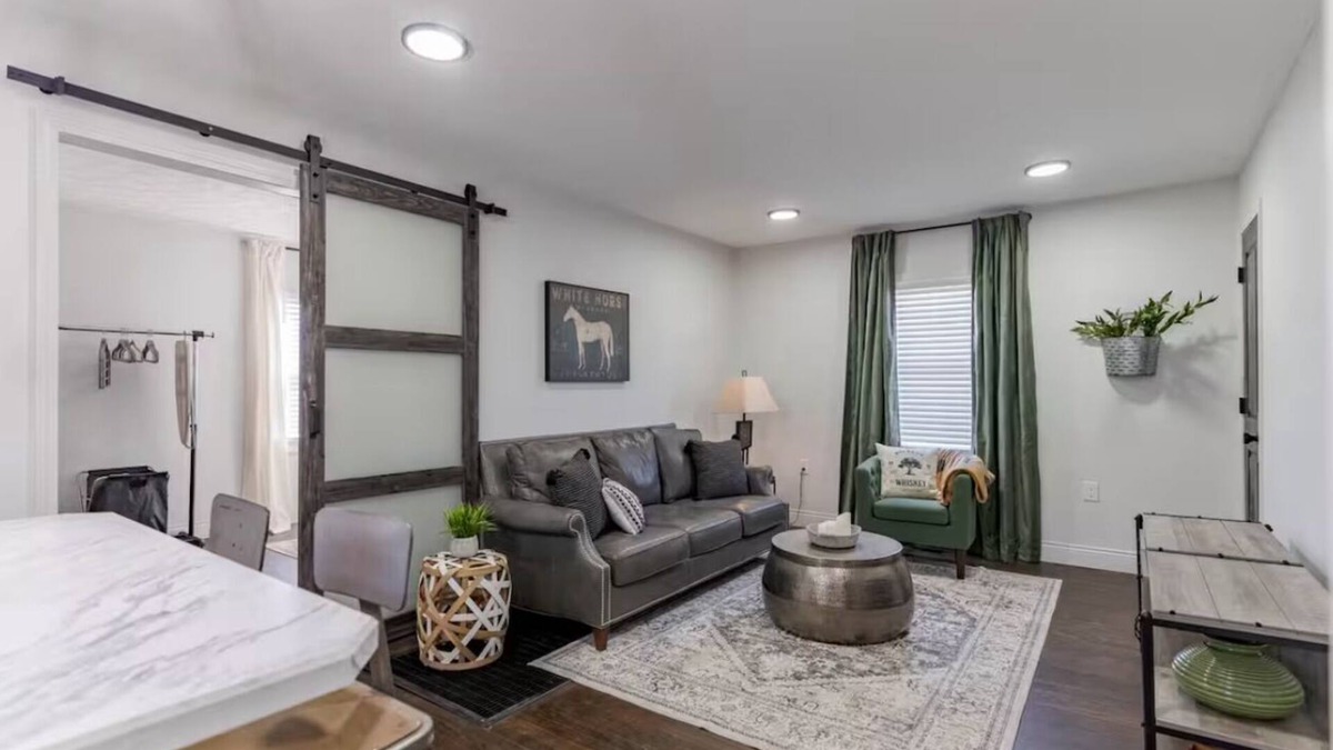 Elizabethtown House | One bedroom home in downtown Etown