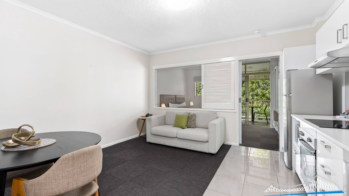 New Farm Apartment | One Bedroom in the Heart of Kangaroo Point with Pool & Parking