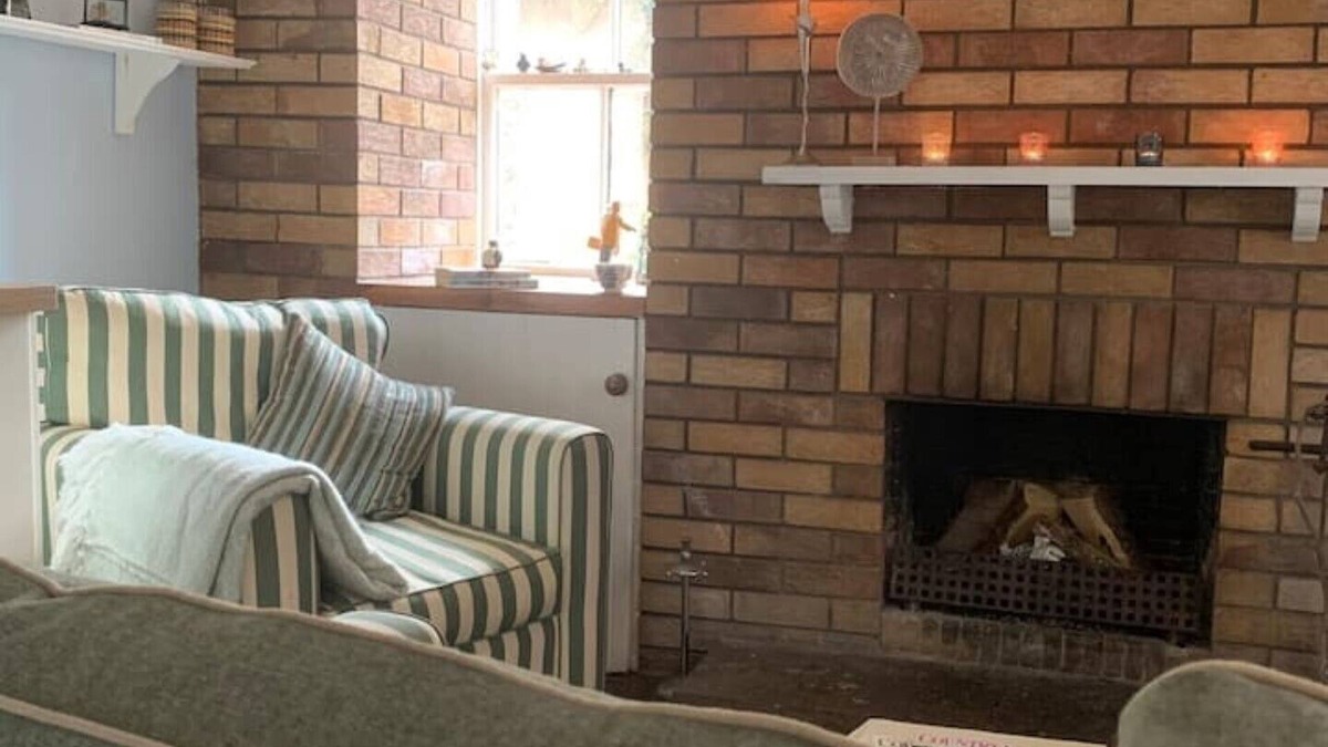 Kinghorn Condo | One bedroom, indoor fireplace. Right beside beach.