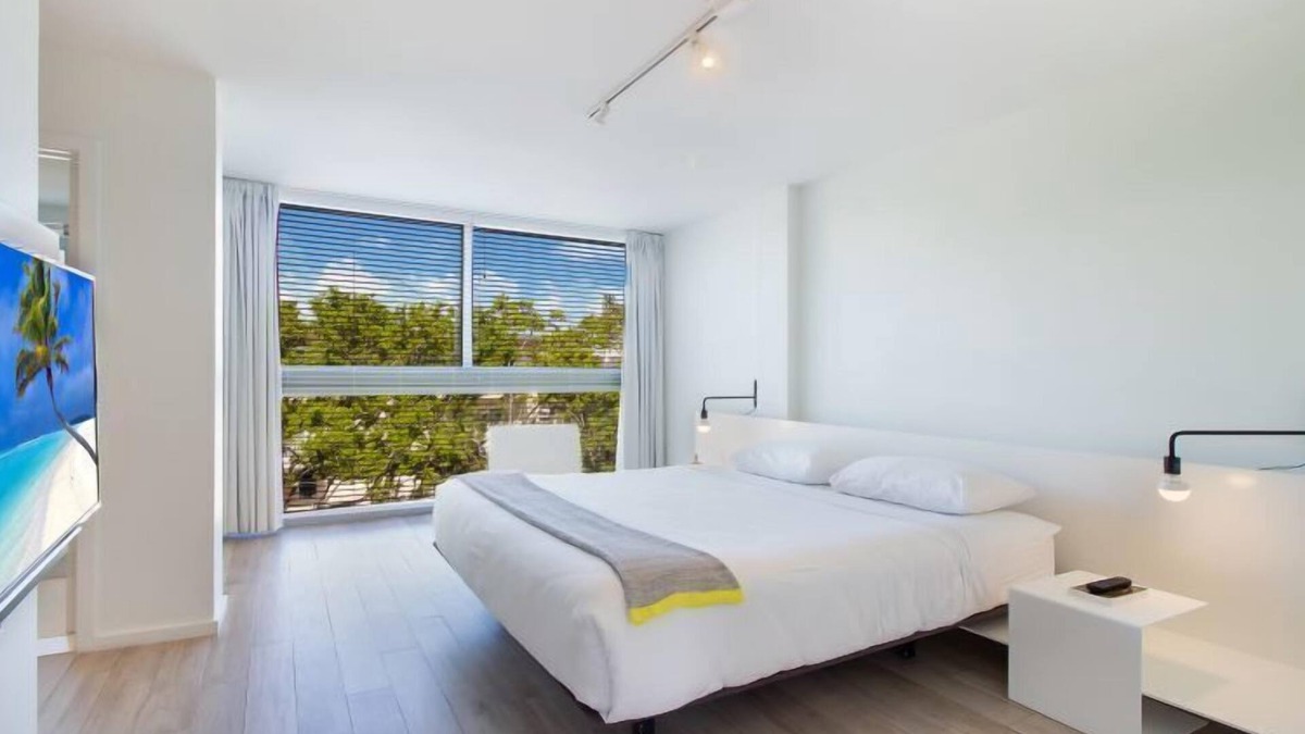 Key Biscayne Apartment | ONE BEDROOM KING-STEPS AWAY FROM THE BEACH
