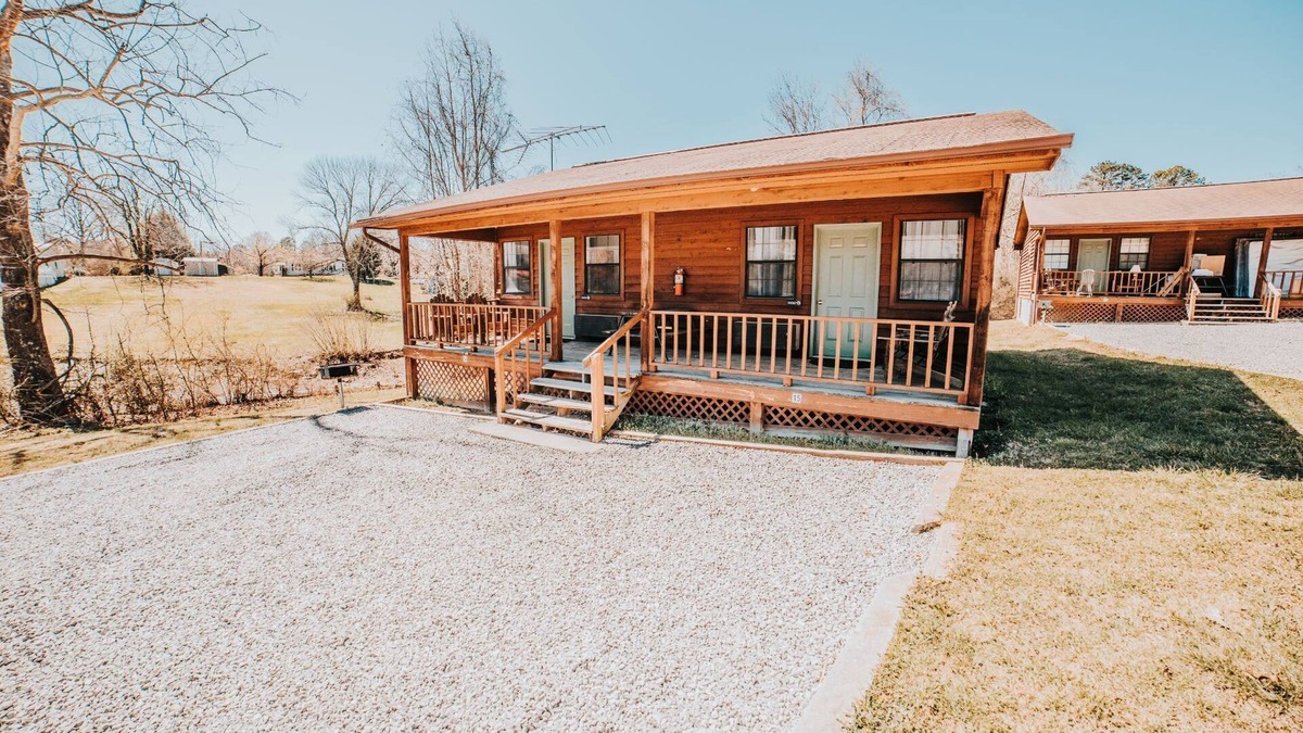 Spring City Cabin | One Bedroom Lake Cabin