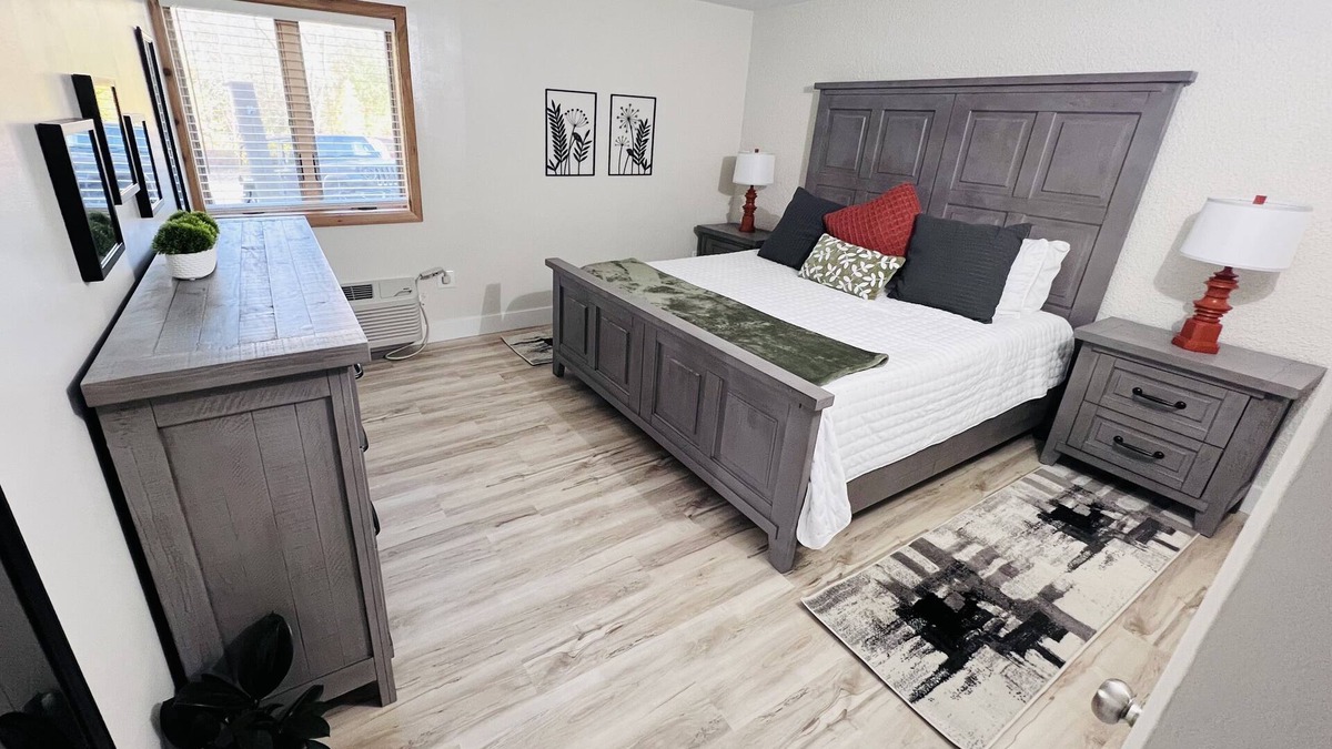 Clear Lake Condo | One Bedroom Lake Retreat, two pools, hot tub, and more!