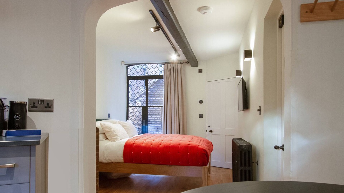Coventry City Centre Cottage | One Bedroom modern luxury cottage