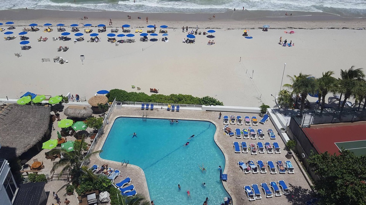 Galt Mile Condo | One Bedroom On The Beach With An Awesome Ocean View