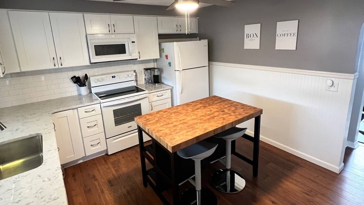 Old Forge House | One bedroom Penthouse 5min from Airport and Montage Ski Resort!