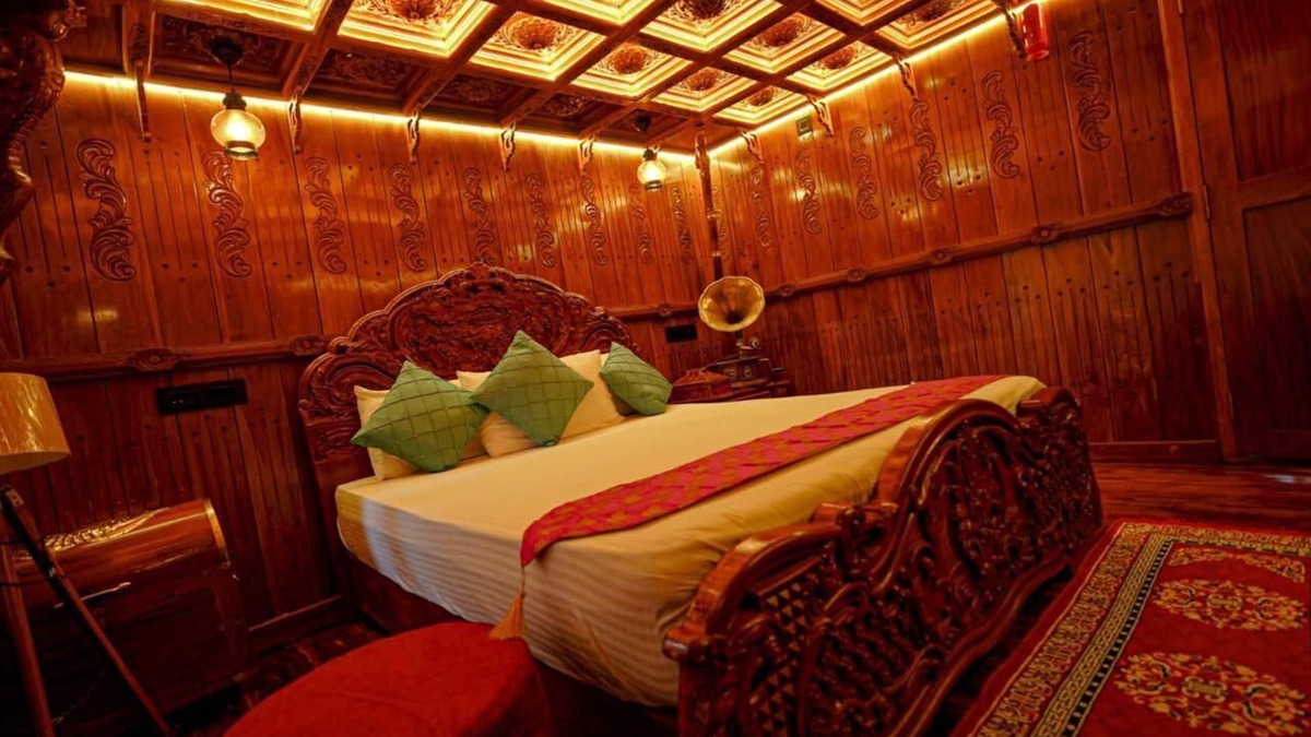 Alappuzha Boat Rental | One bedroom private houseboat Or One bedroom suite
